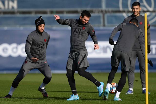 五大联赛本赛季最佳阵容 莱万搭档萨拉赫冲锋陷阵